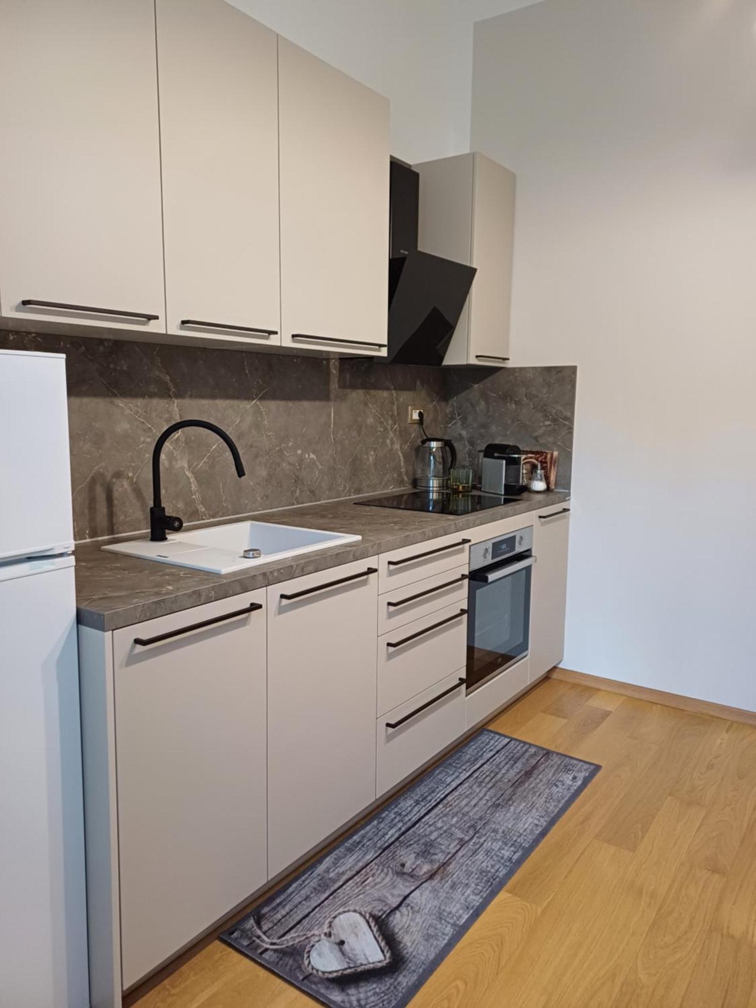 Apartment Zdenka - 100 M From The Beach Опатия Екстериор снимка