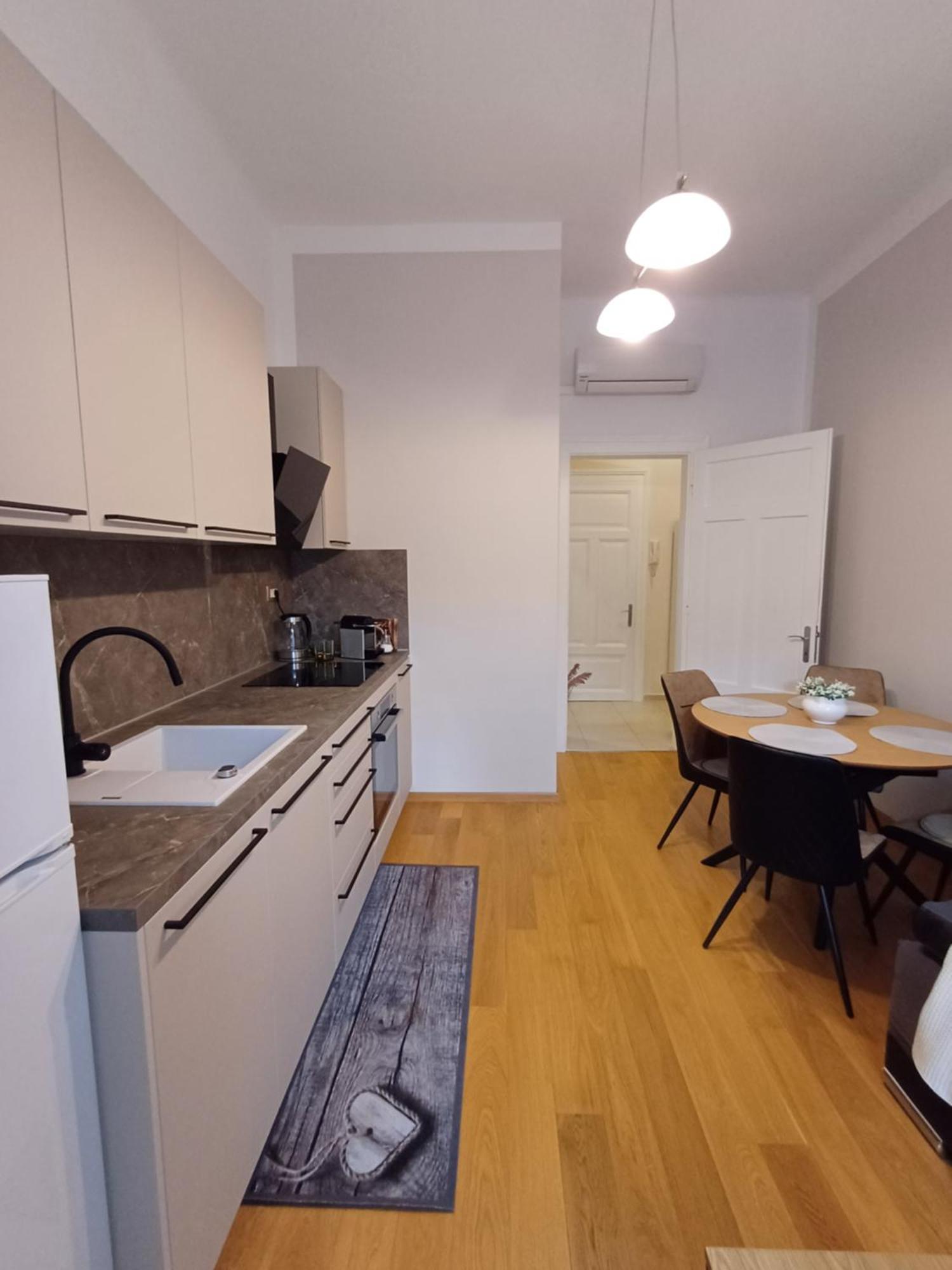 Apartment Zdenka - 100 M From The Beach Опатия Екстериор снимка